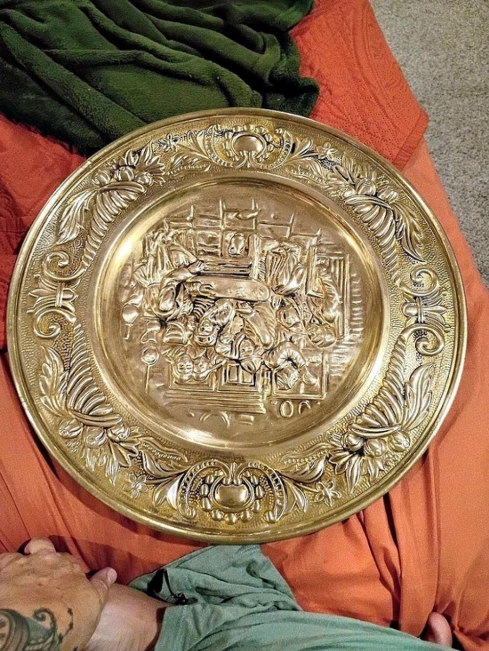 Peerage Vintage Peerage Embossed Brass Tavern Scene Wall Plate Vintage Embossed